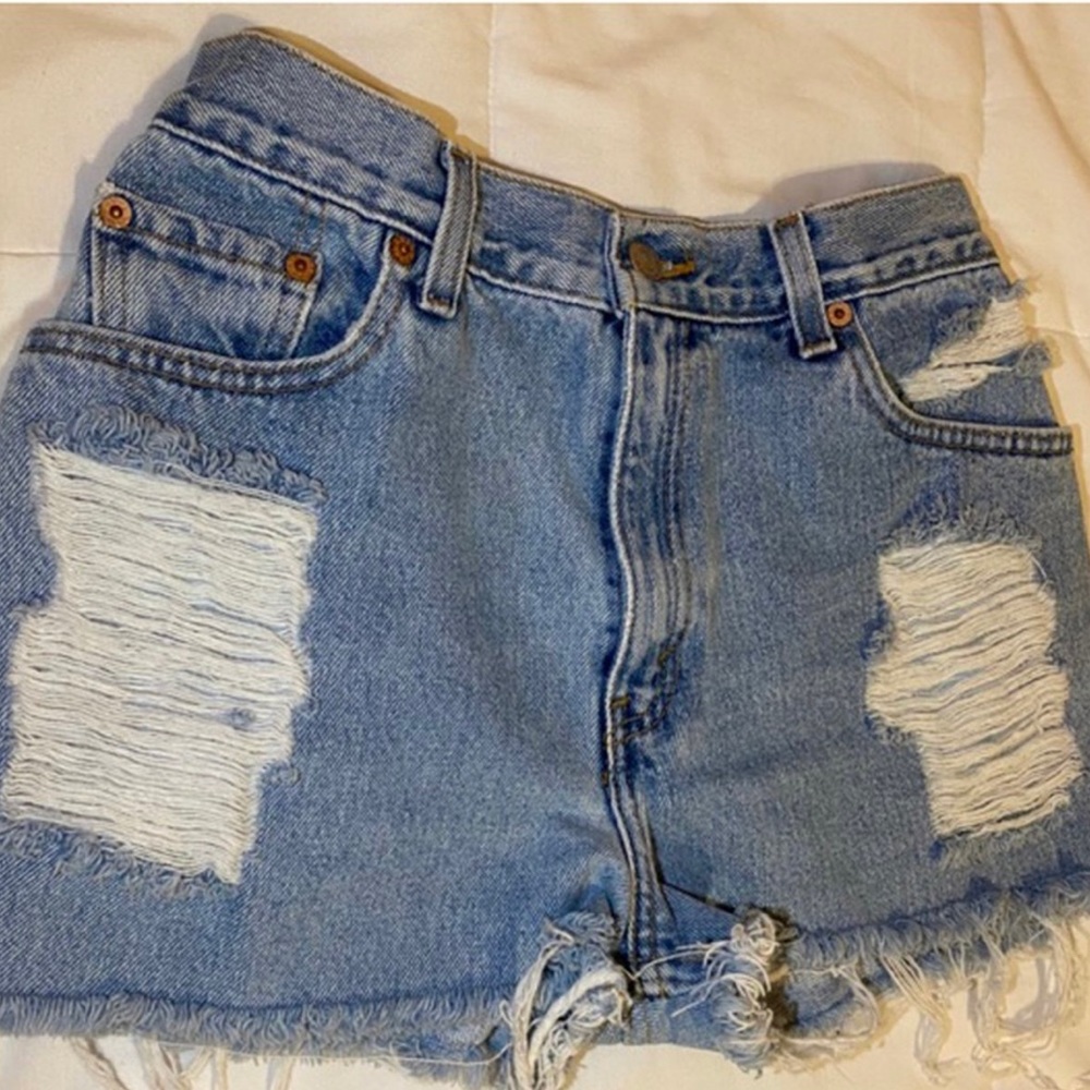 Levi’s 550 Light Wash Denim Shorts